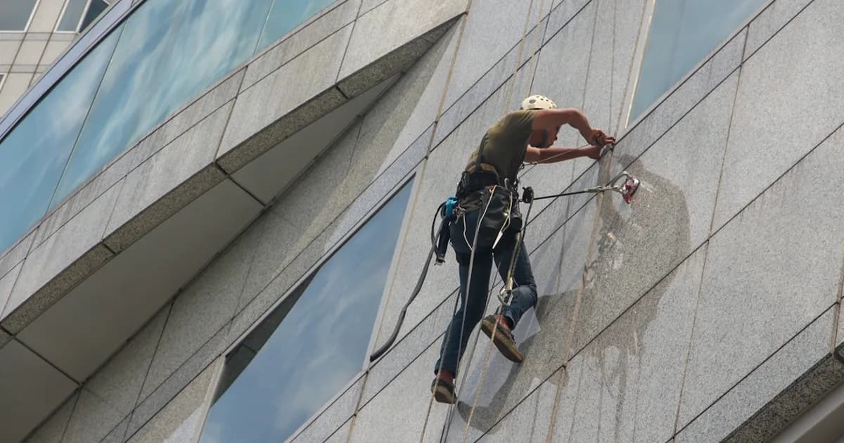 Commercial Window Cleaning Cost: What Buildings Pay in 2026