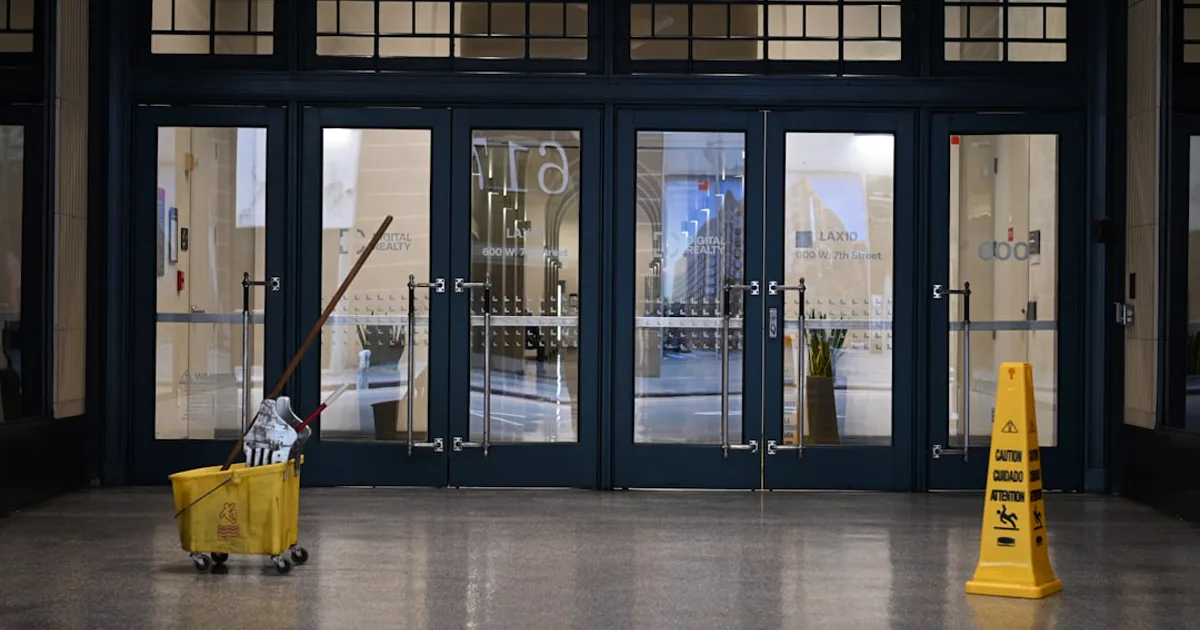 Day Porter vs. Nightly Janitorial: Which Does Your Facility Need?